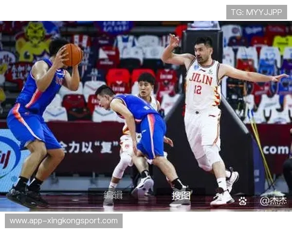 武汉足球队以94分稳居锦标赛积分榜首位展现强劲实力 武汉足球队以94分稳居锦标赛积分榜首位展现强劲实力